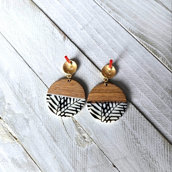 Wooden Resin Earrings - Picture 3 of 5